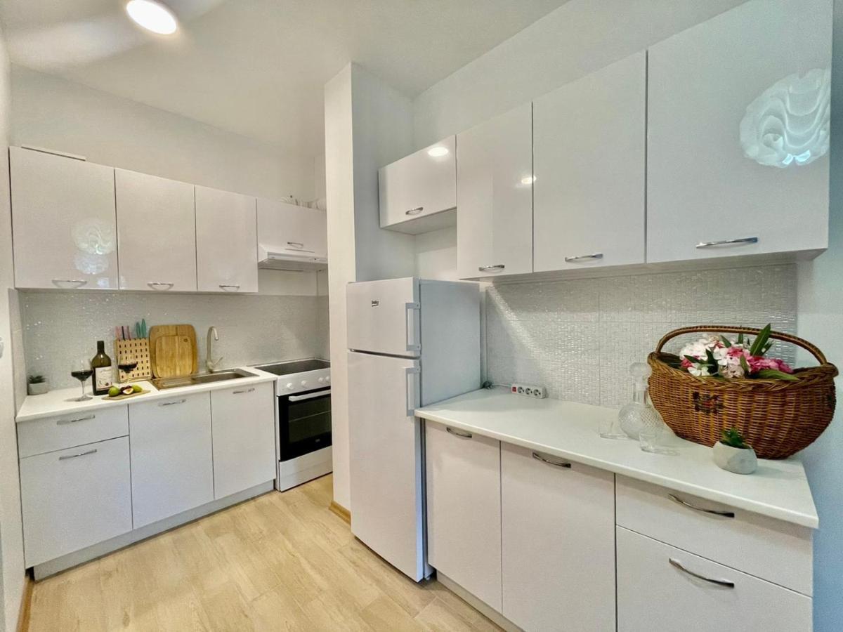 Olive Square Apartment Budva Buitenkant foto